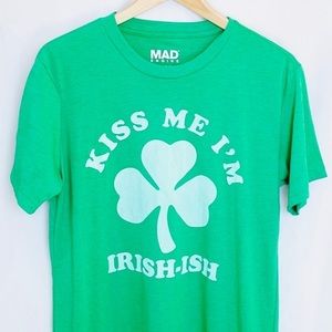 NEW “KISS ME I’M IRISH-ISH” Men’s Medium Green Short Sleeve Graphic T-Shirt